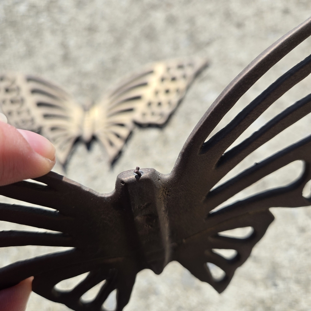 Vintage brass butterfly wall decor pieces mid-century cottage core. Lot Of 3 - Picture 7 of 12